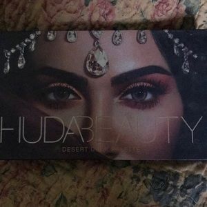 Huda Beauty Desert Dusk